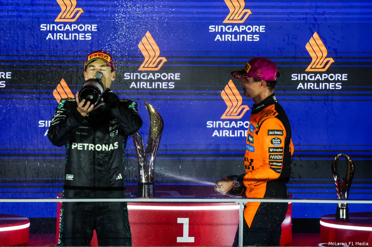 lando-norris-mclaren-gp-singapore-2025-zondag-george-russell-mercedes-podium