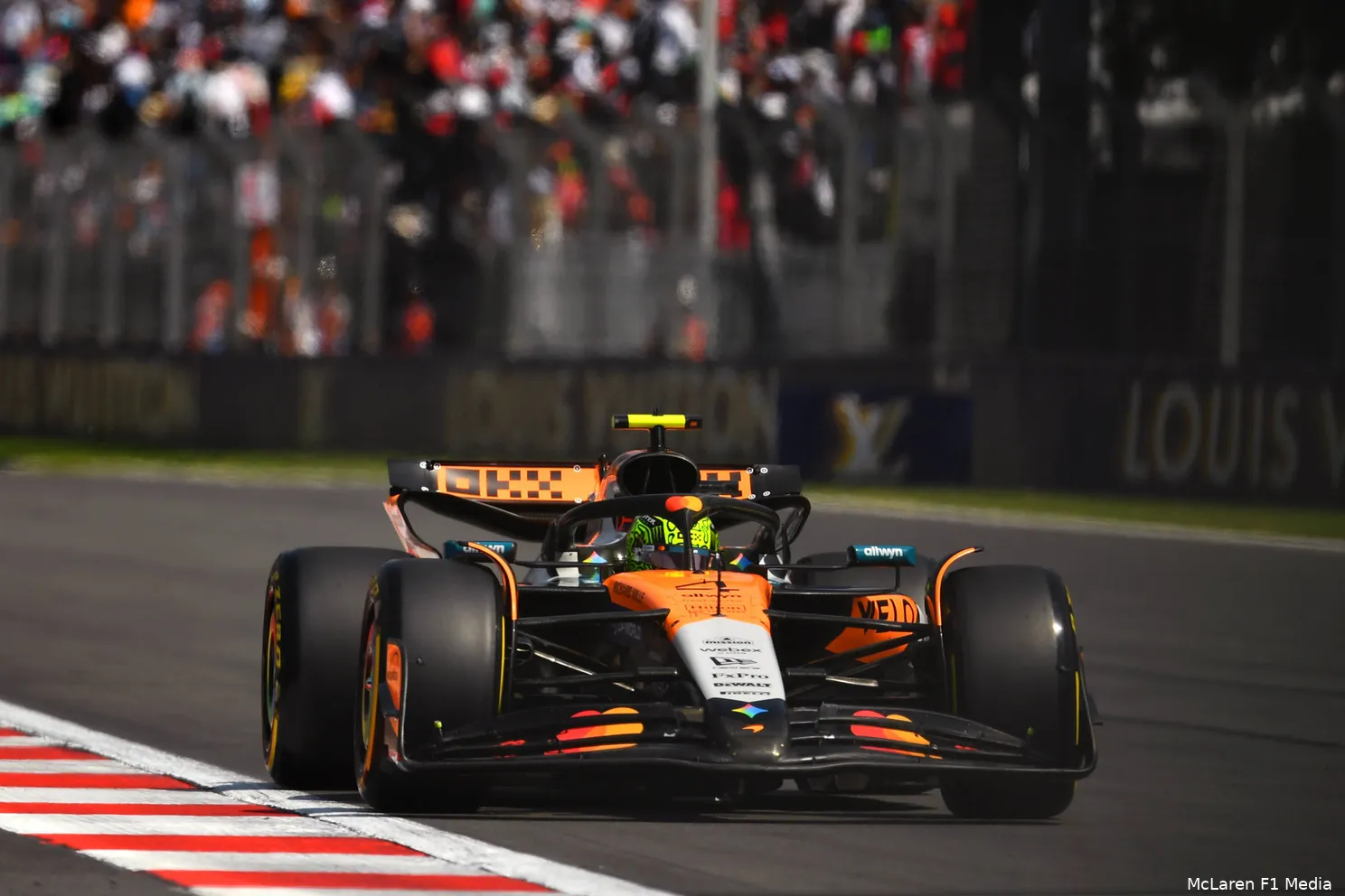lando-norris-mclaren-mexico-zaterdag-2025