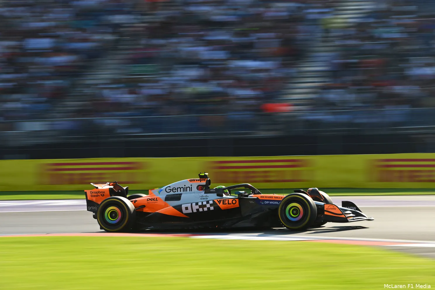 lando-norris-mexic-vrijdag-2025-mclaren
