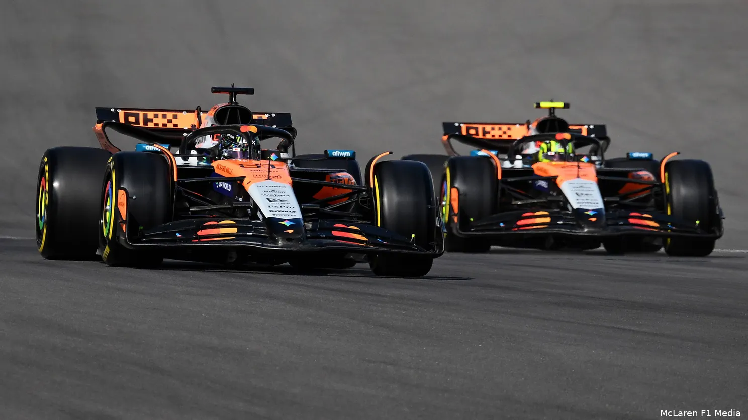 lando-norris-oscar-piastri-mclaren-cota-zondag-2025