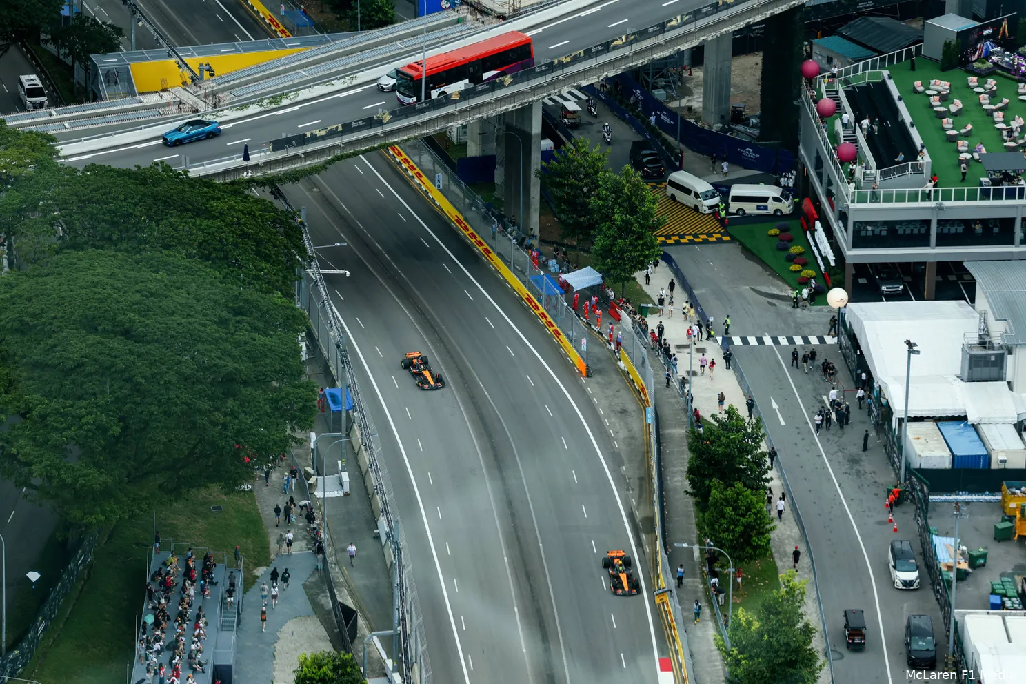 lando-norris-oscar-piastri-mclaren-vrijdag-singapore-2025