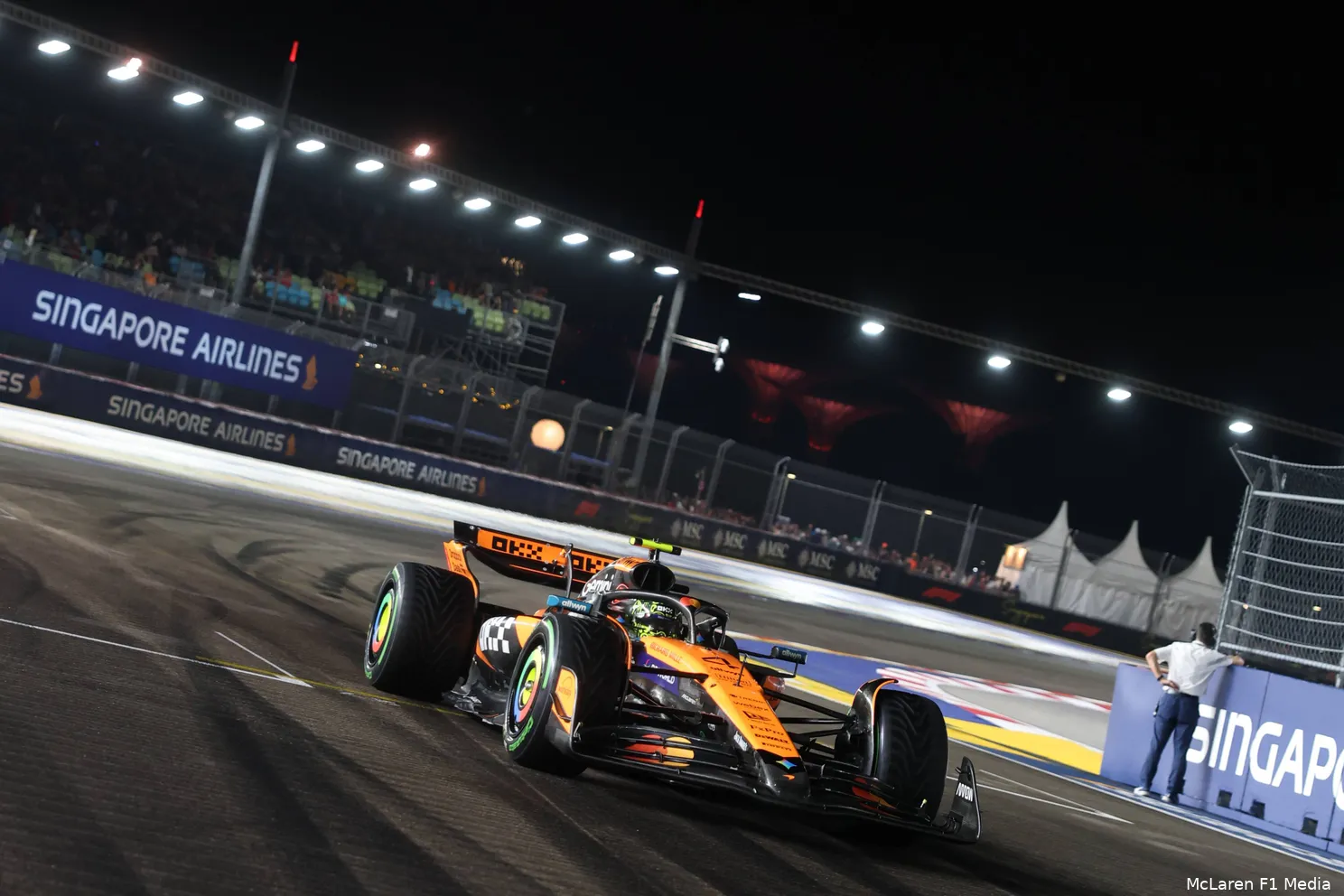 lando-norris-race-singapore-2025-mclaren
