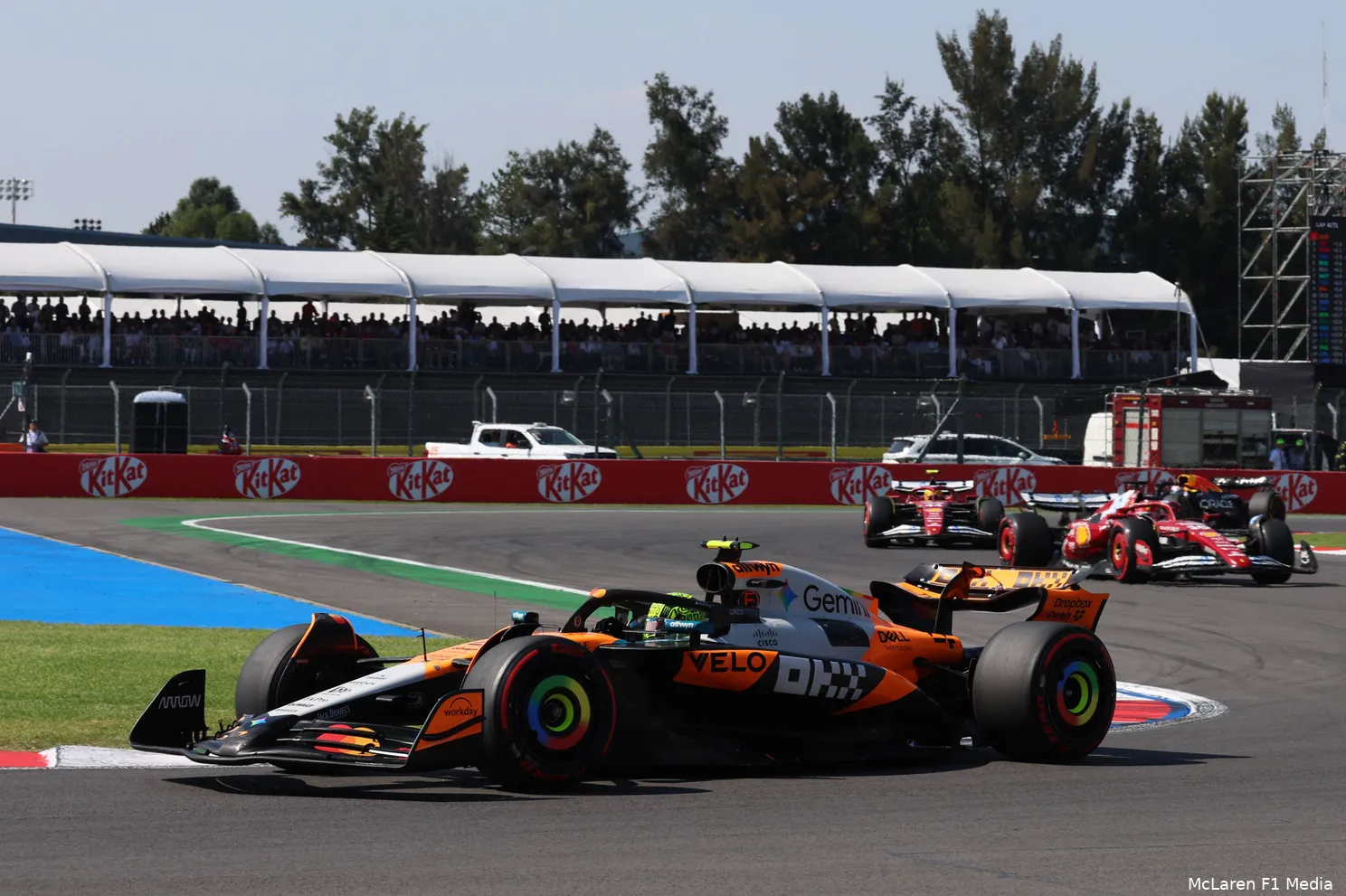 lewis-hamilton-charles-leclerc-ferrari-lando-norris-mclaren-mexico-zondag-2025