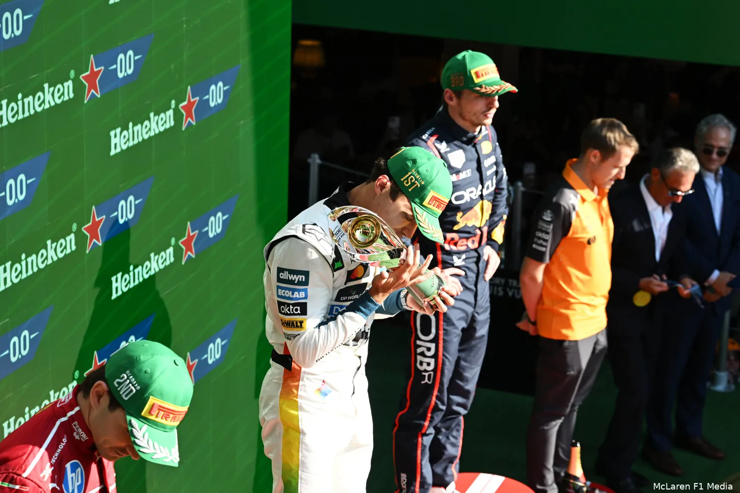 max-verstappen-red-bull-racing-charles-leclerc-ferrari-lando-norris-mclaren-mexico-zondag-2025