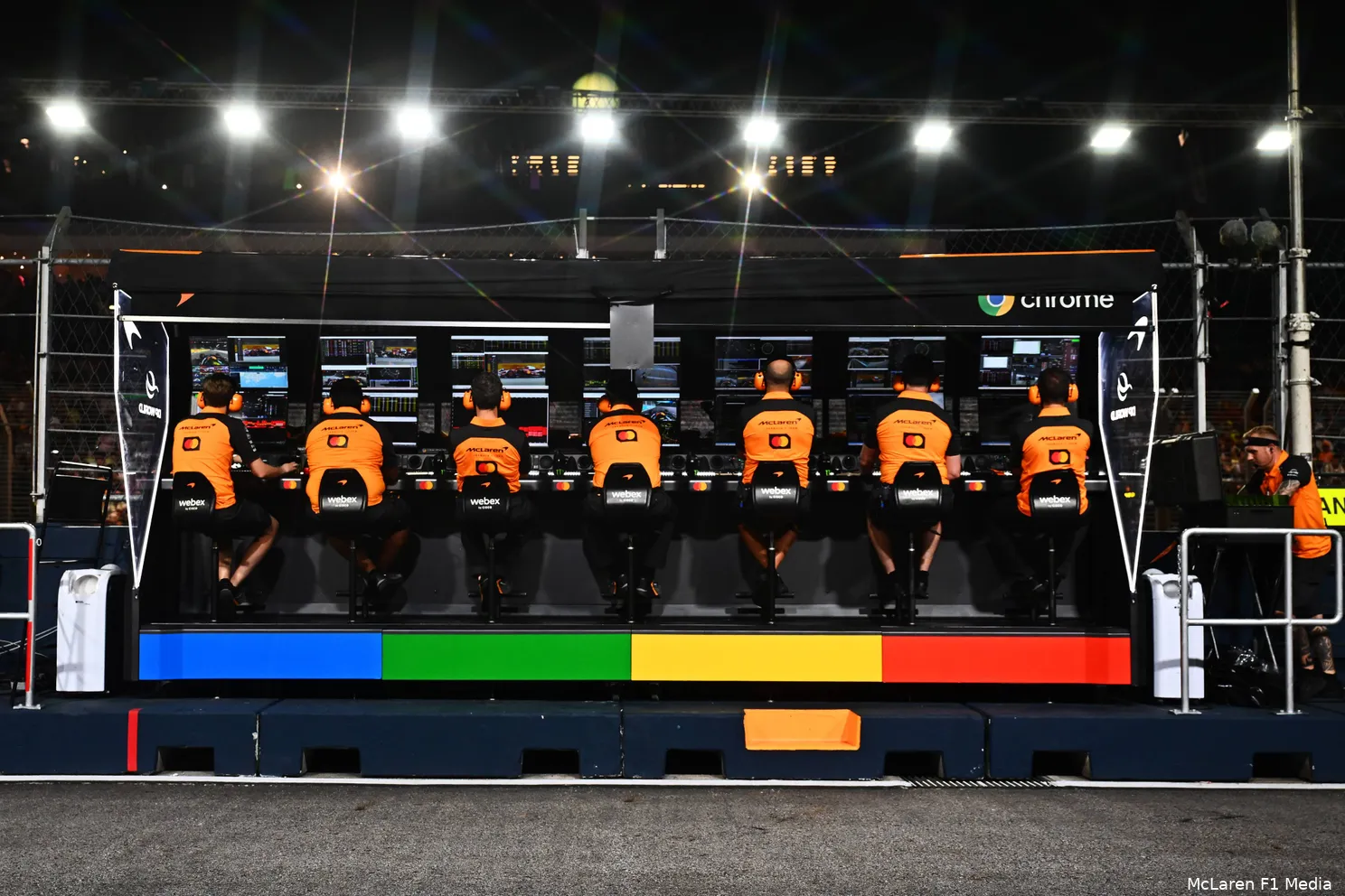 mclaren-pitmuur-2025-singapore