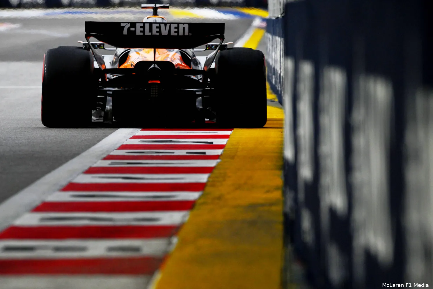 oscar-piastri-mclaren-vrijdag-singapore-2025