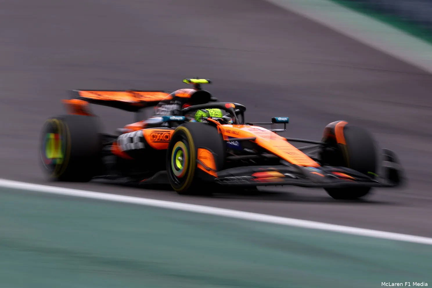 lando-norris-mclaren-gp-sao-paulo-brazilie-2025-zondag