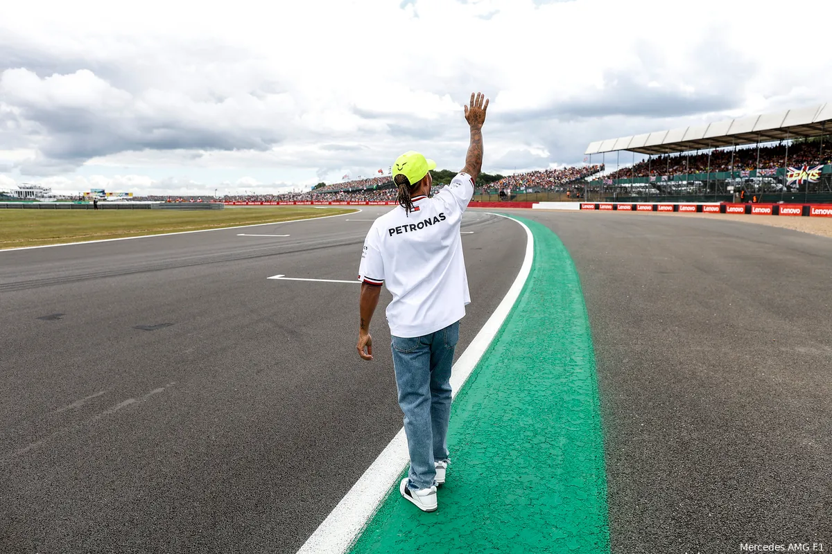 Voormalig teammanager: 'Hamilton is een verwend jongetje en een zeurpiet'