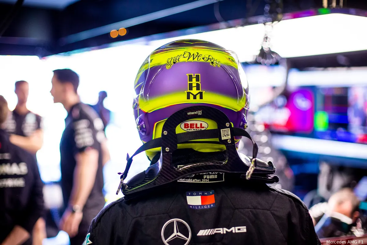 Hamilton vastgelegd op gevoelige plaat: ‘Een bewonderaar van de RB20!’