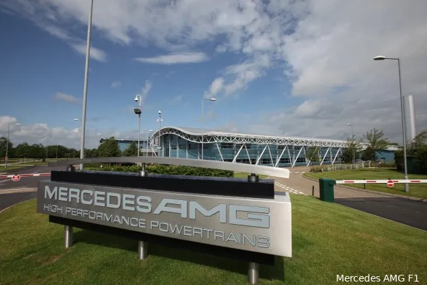 Mercedes pikt Nederlands simrace-talent Opmeer op