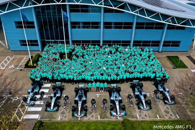 Mercedes innoveert fabriek met gloednieuwe race bays