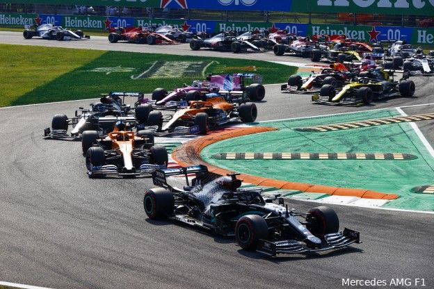 De Social Media Mashup: een dikke Sainz, Ricciardo in fraaie McLaren, Perez naar Milton Keynes