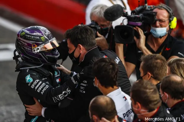 Domenicali weet niet of we Hamilton in 2021 terug zien in de Formule 1