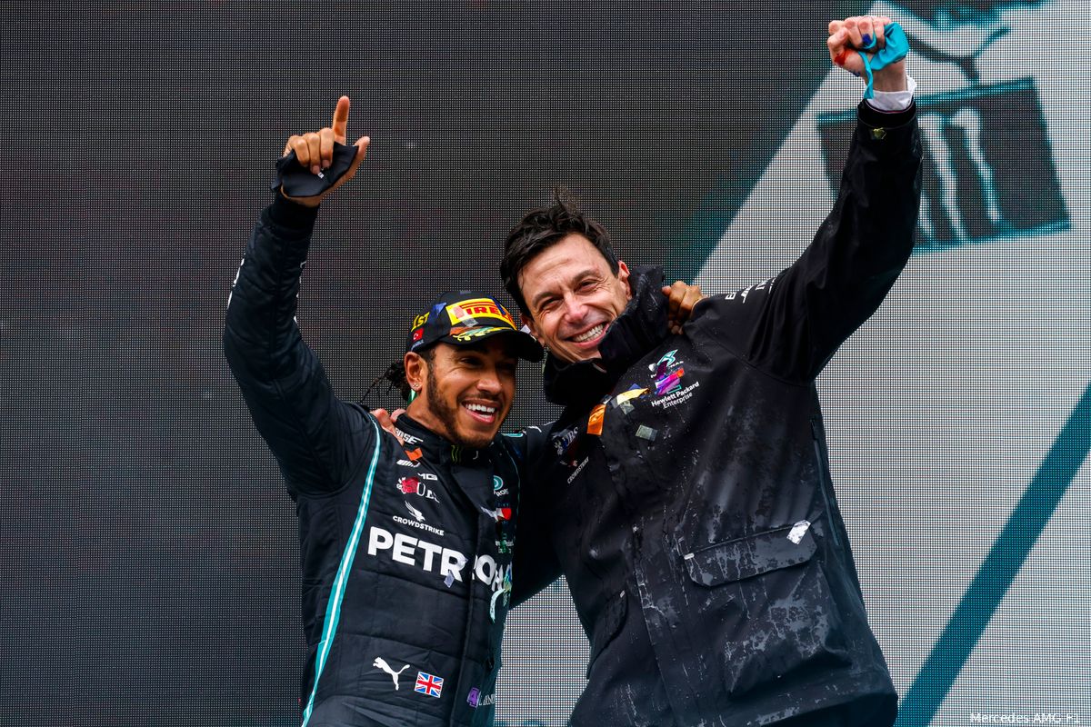 Wolff tevreden met podium Hamilton: 'Hij is in sommige races serieus benadeeld'