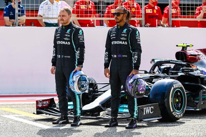 Het 2021 van Mercedes | Mitchell: 'De enige die van Hamilton kan winnen is Verstappen'