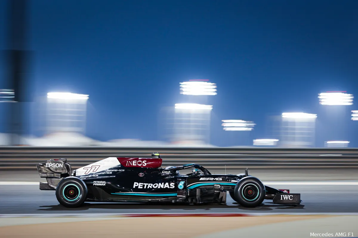 Mercedes verreed filmdag met twee verschillende versies van Mercedes W12