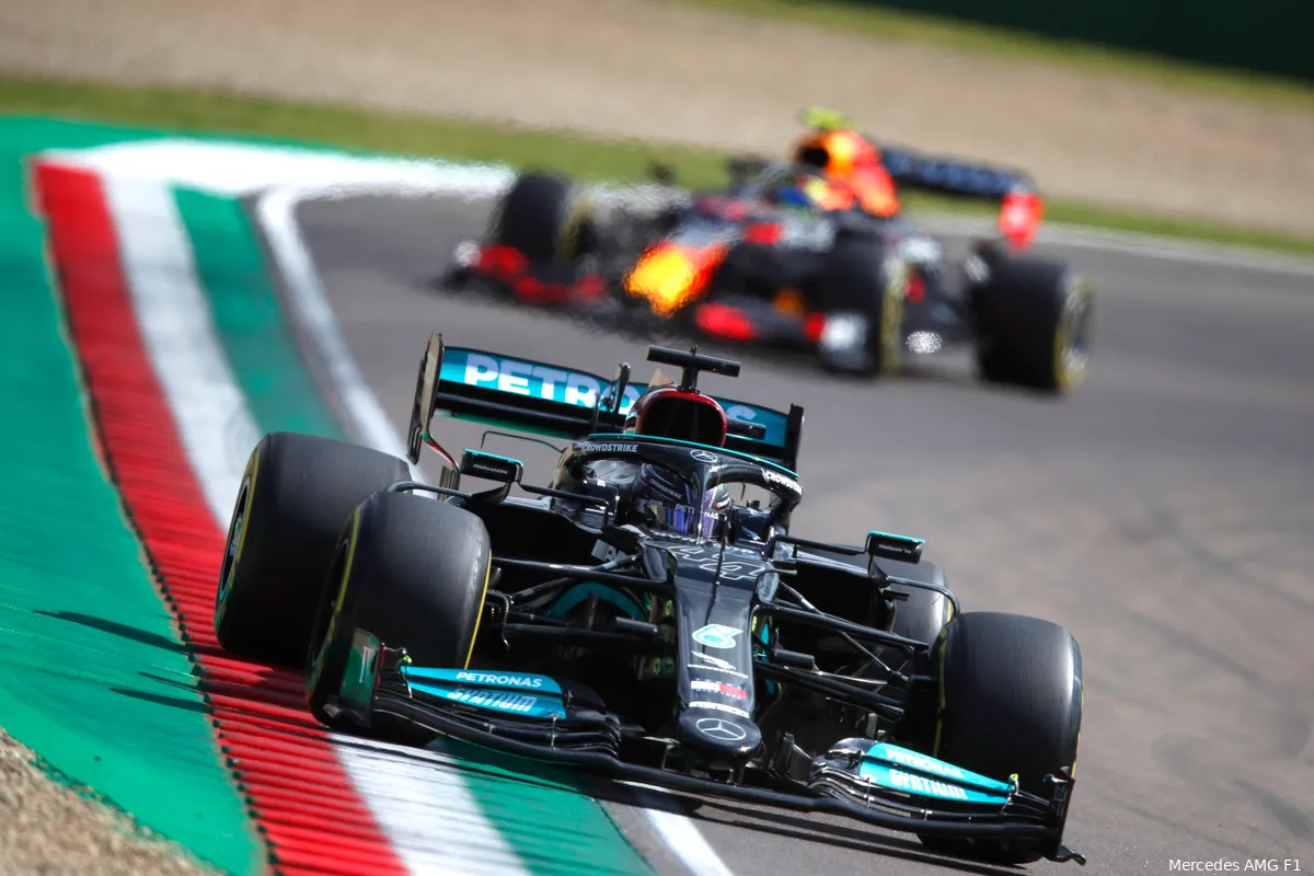 Brokkenpiloten | Torenhoge rekening voor Bottas, Verstappen nog op nul
