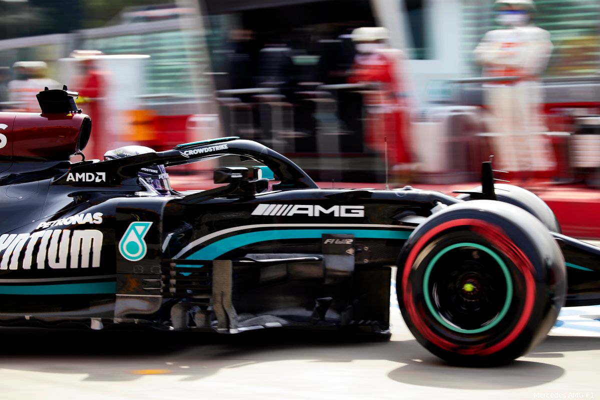Hamilton pleit voor innovatie bij Pirelli: 'We hebben andere banden nodig'