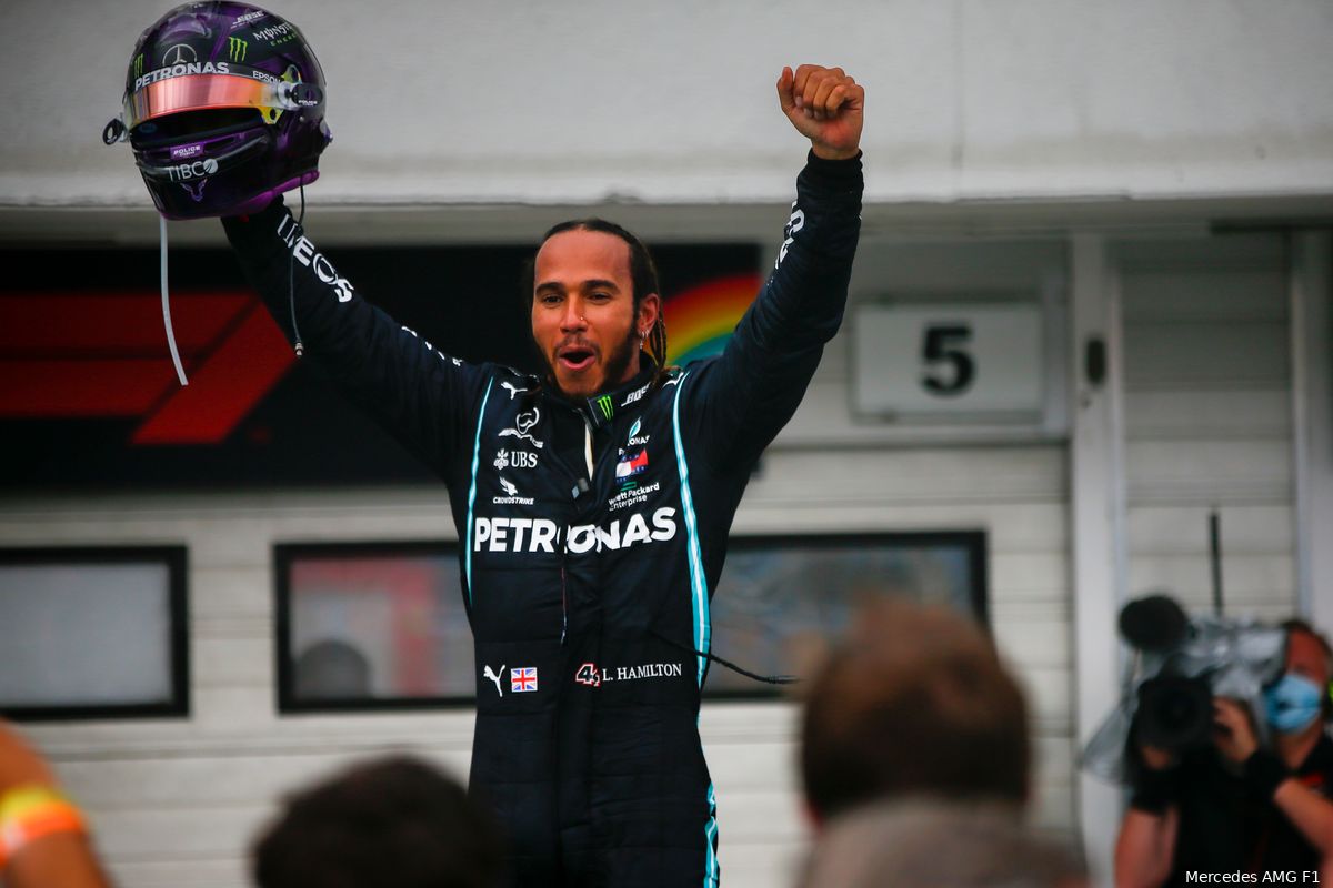 Sainz: 'Ongelooflijk hoe makkelijk Hamilton langs Verstappen en Bottas kwam'