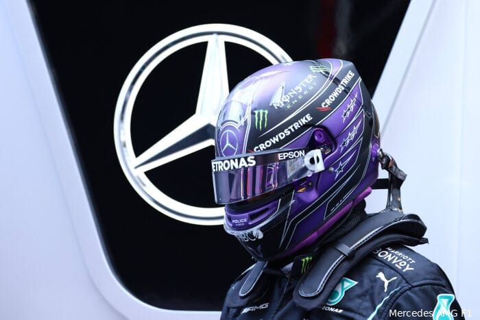 Doornbos over relatie Hamilton en Mercedes: 'Alleen maar in het voordeel van Red Bull'