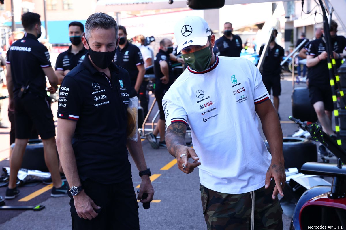 Hamilton niet blij met Mercedes: 'Zullen stevige discussies plaatsvinden'