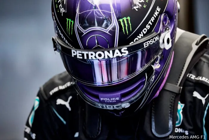 Hamilton onzeker: 'Denk niet dat we Red Bull kunnen inhalen tijdens de race'
