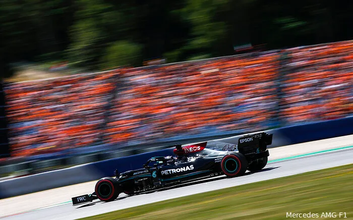 Ecclestone maakt zich hard voor hard motorgeluid: 'Duurzaamheid maakt de fans niets uit'