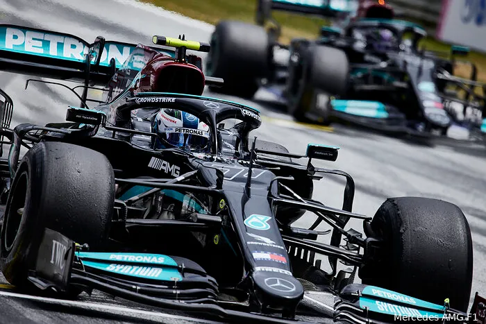 Wolff: 'Bottas en Russell strijden om tweede stoeltje, beslissing volgt deze zomer'