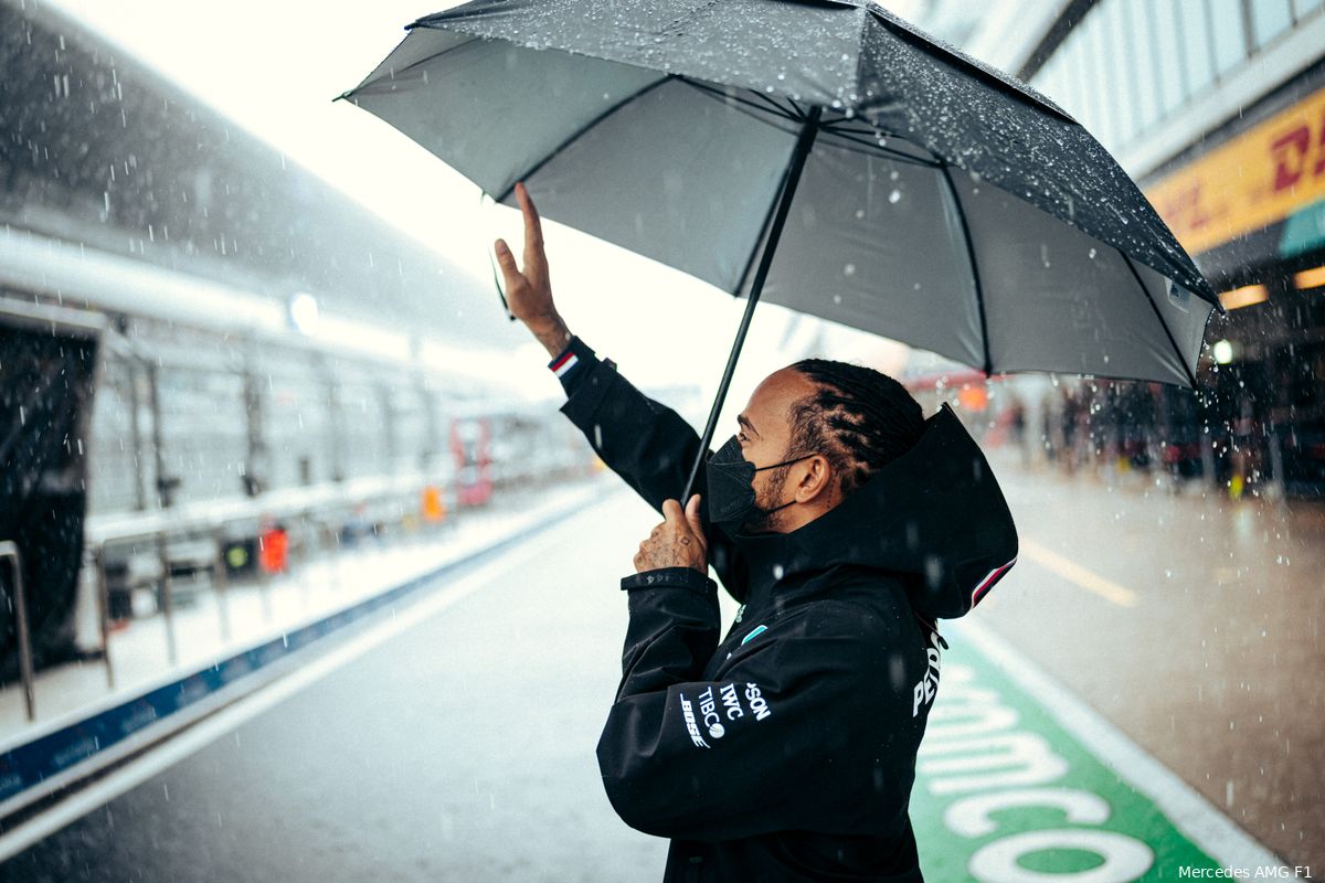 Mercedes: 'De aarzeling van Hamilton kostte ons bijna de race'