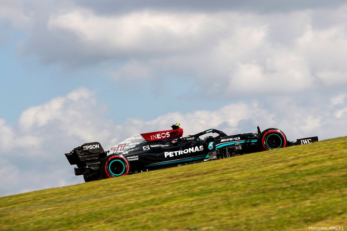 Verslag VT1 | Dominant Mercedes pakt volle seconde op Verstappen, Bottas P1