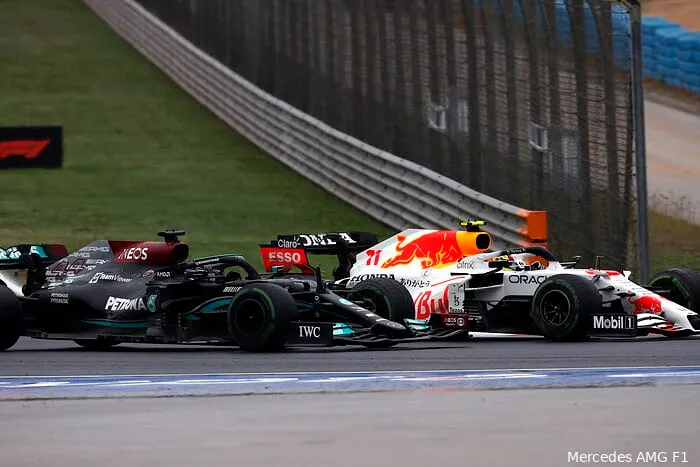 Waarom kreeg Perez geen straf na duel met Hamilton?