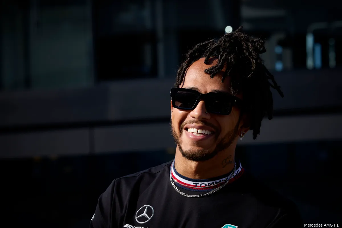 Hamilton reageert op gridstraf: 'Er staat me zondag een flinke klus te wachten'