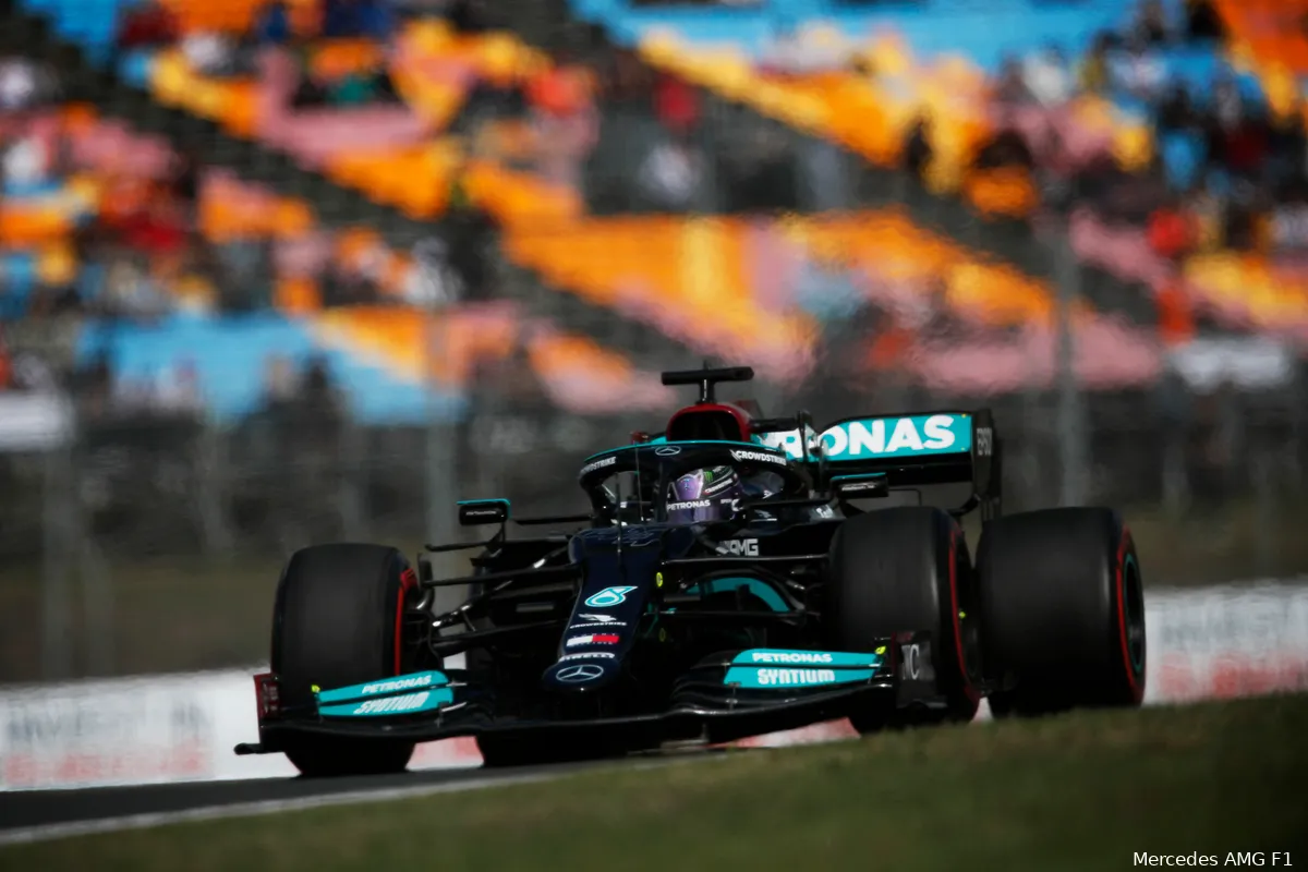 Hamilton geniet van 'toffe' baan: 'Met veel grip is het geweldig om te rijden hier'