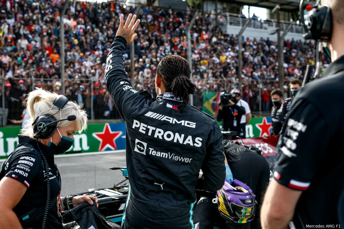 Hamilton na intens duel met Verstappen: 'Gelukkig elkaar niet geraakt deze keer'