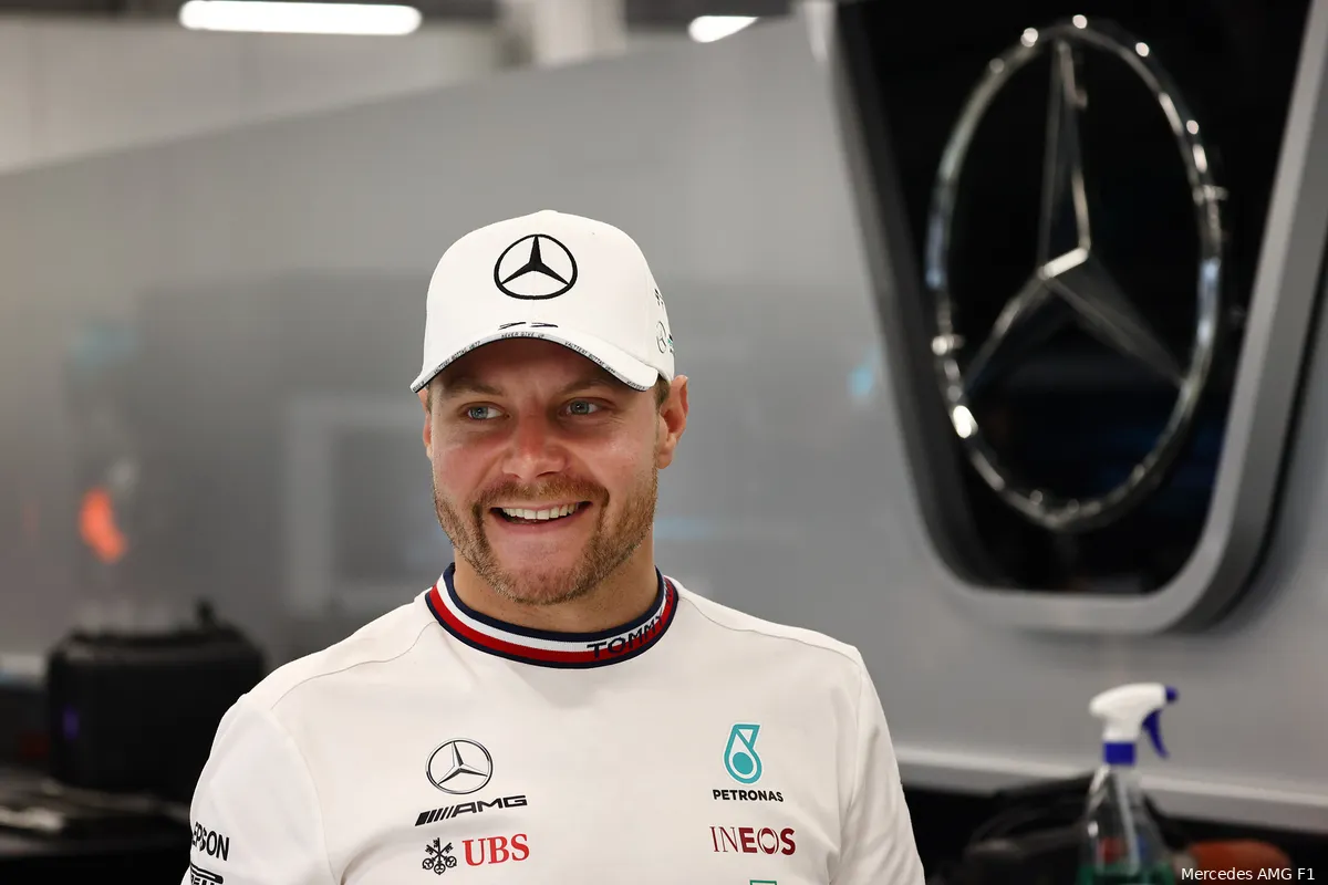 Bottas onder de indruk van werkethiek Hamilton: 'Hij weet zich ieder jaar te verbeteren'