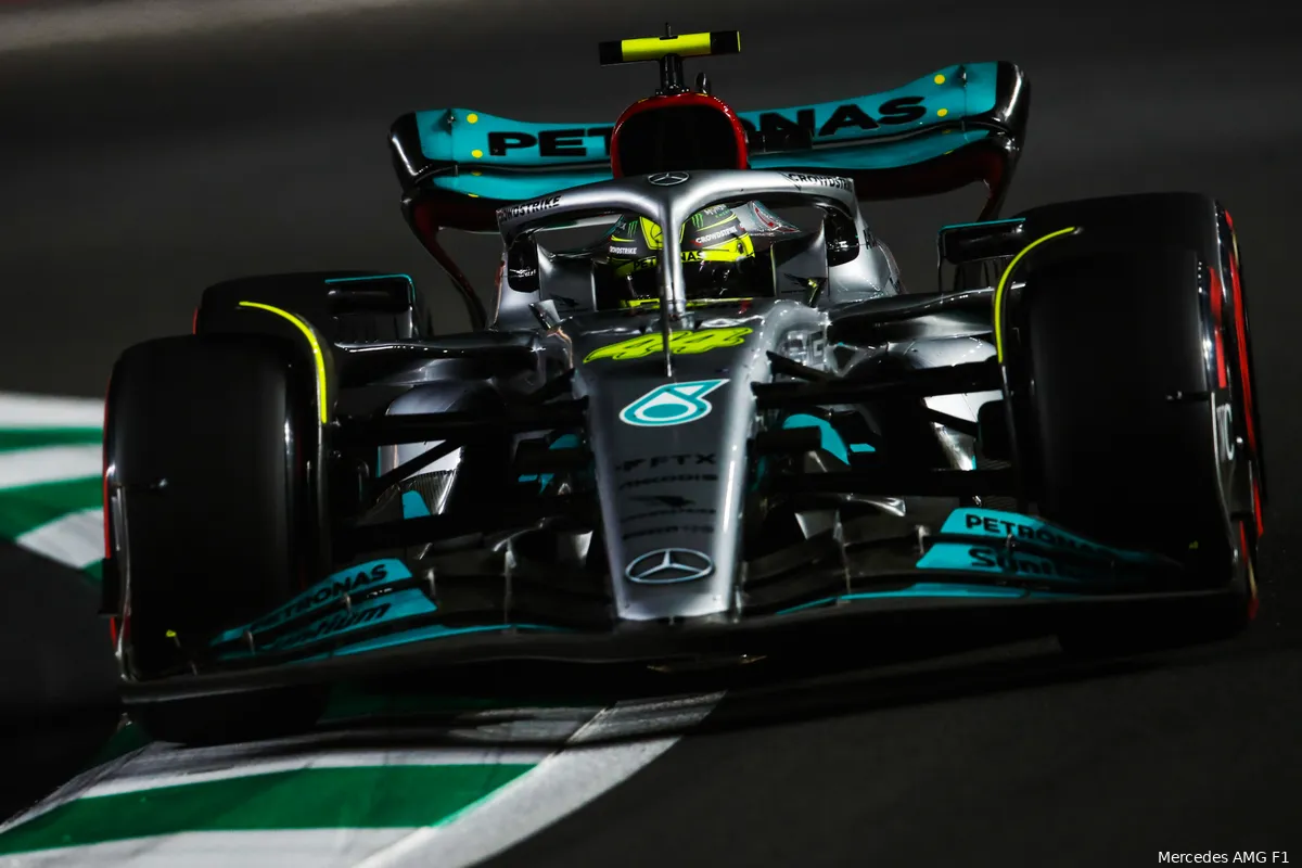 Hamilton uit zorgen na wederom lastig weekend Mercedes: 'Niets is veranderd'