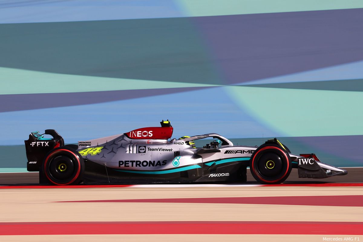 Hamilton trekt conclusies na GP Bahrein: 'Betrouwbare auto, maar trager dan en Ferrari en Red Bull'