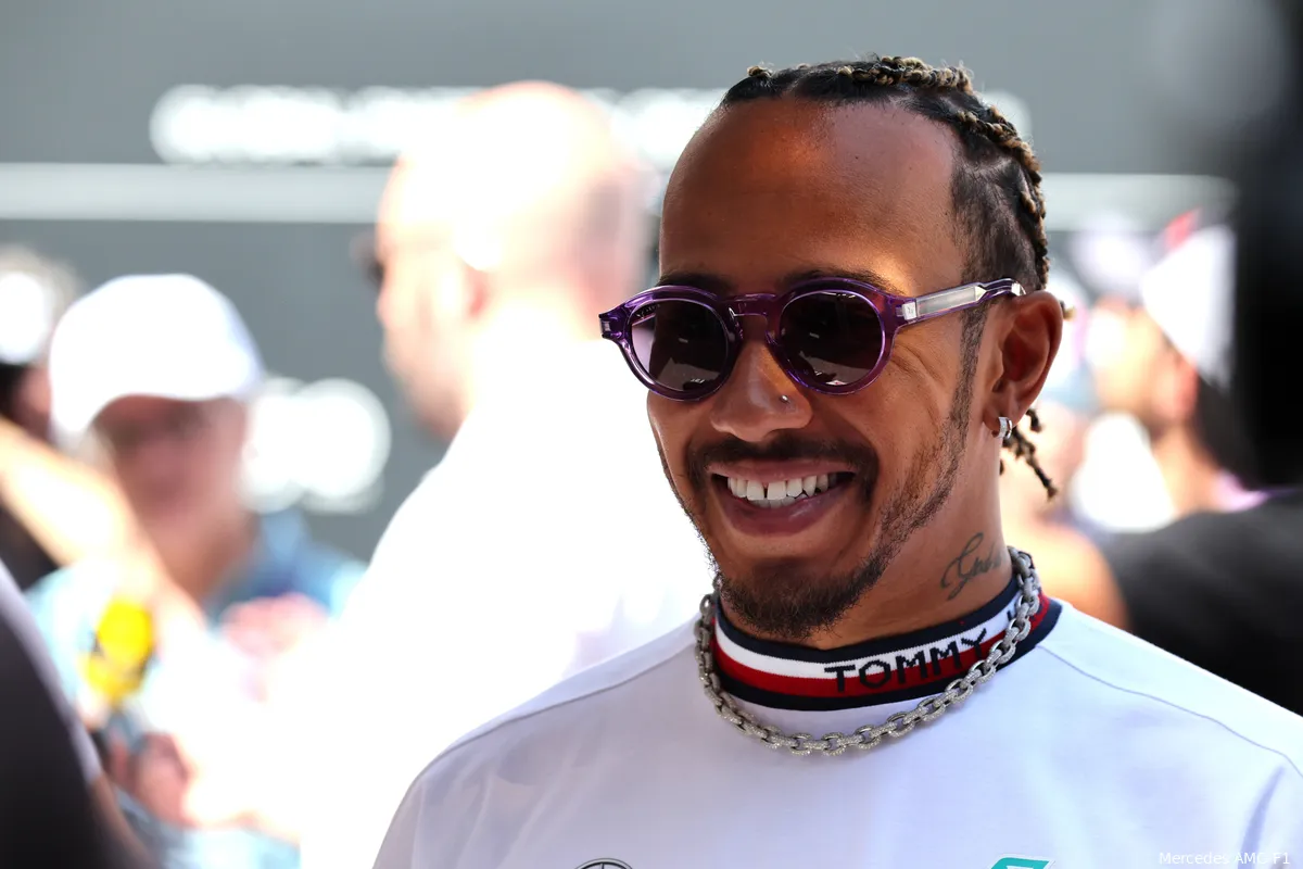 Hamilton fan van Ferrari en Leclerc: 'Je hebt een lange toekomst voor je'