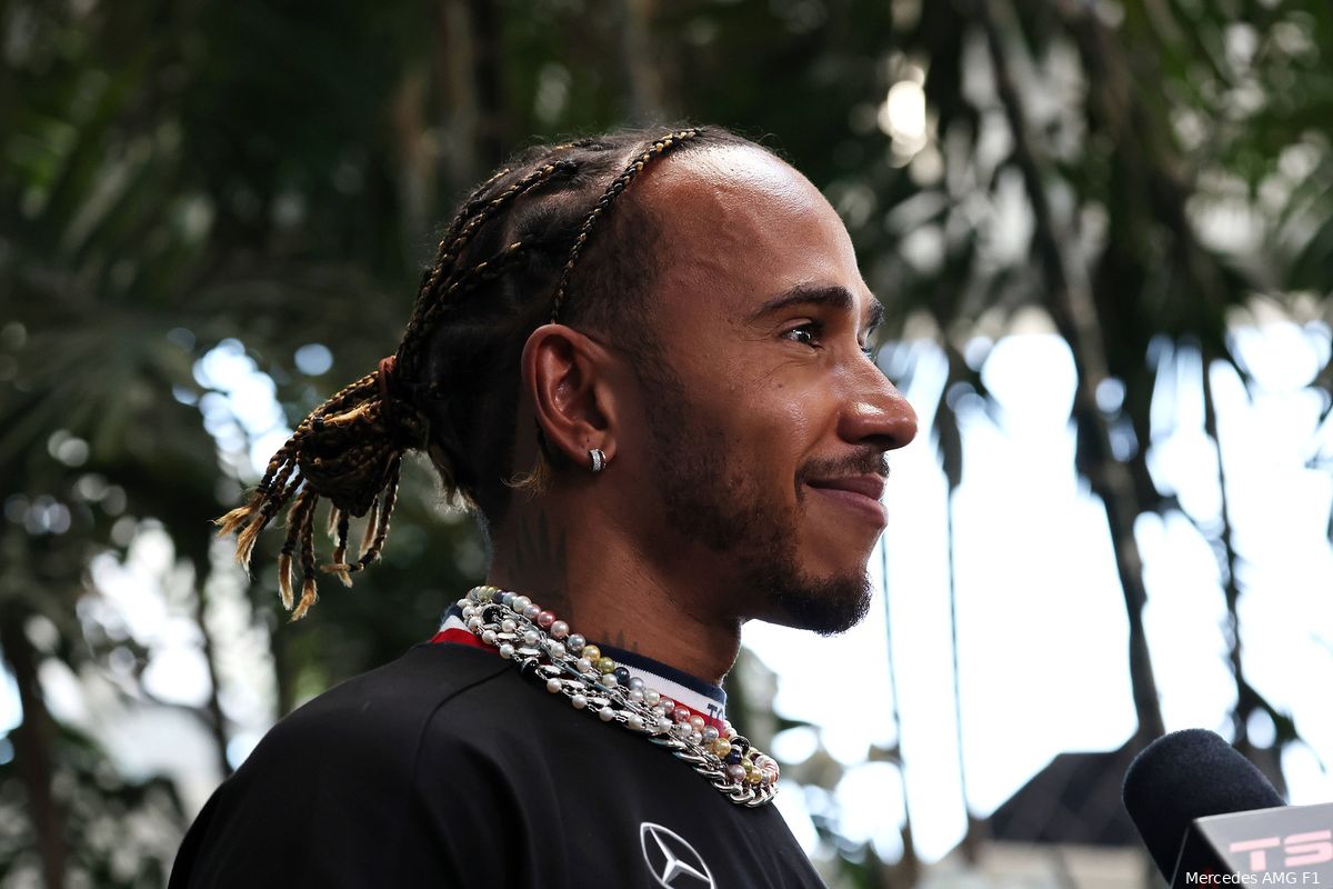Hamilton: 'Hopelijk kunnen we Red Bull en Ferrari het vuur aan de schenen leggen'