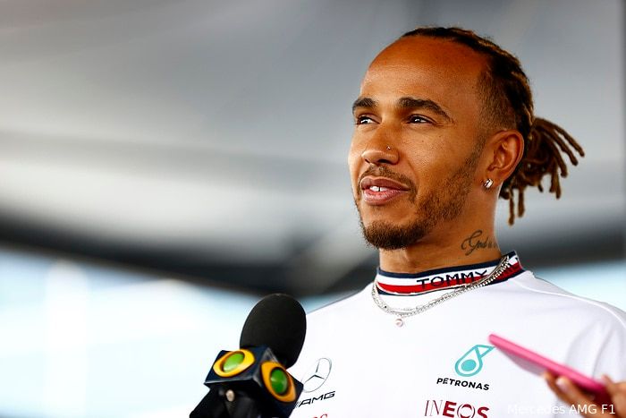 Hamilton en Russell tasten in het duister: 'Zullen niet sneller zijn dan Ferrari en Red Bull'