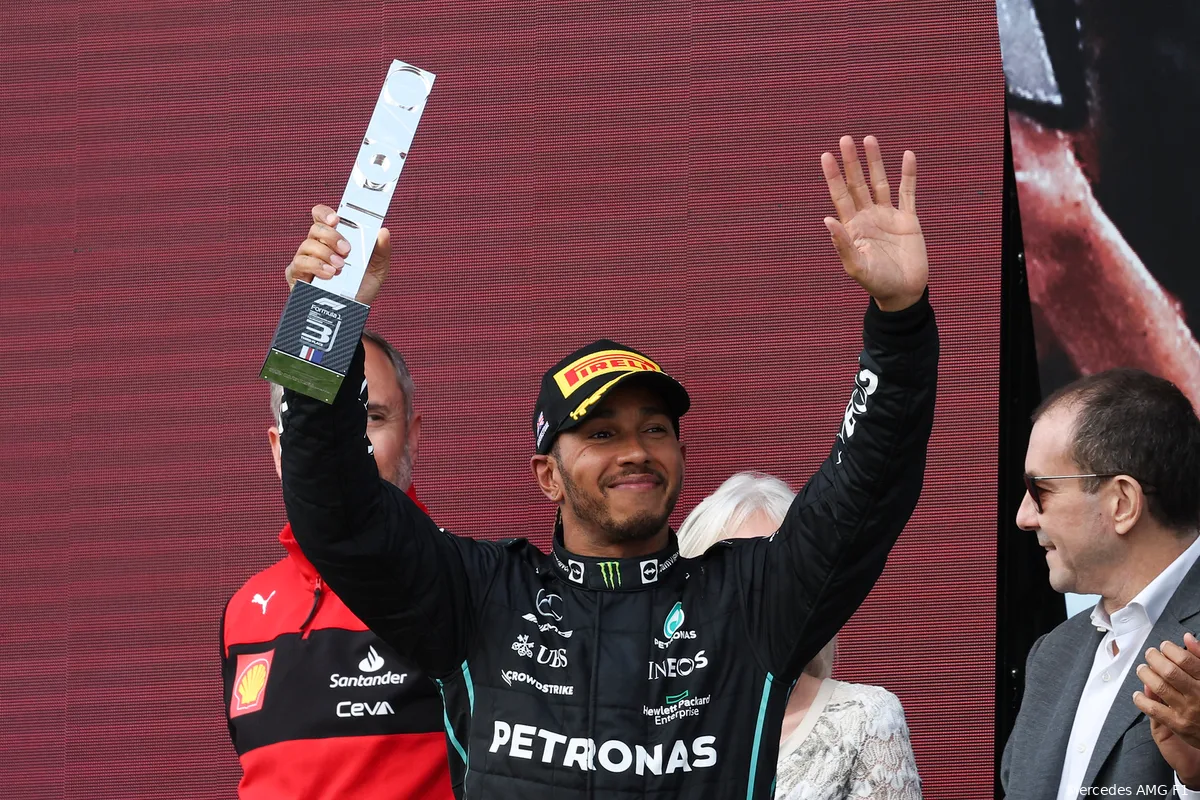 Hill: 'Hamilton heeft zich duidelijk ontfermd over Russell'