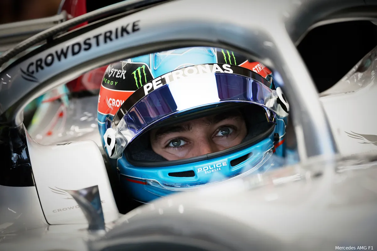 Update startopstelling GP Singapore | Russell vanuit pitstraat na motorwissel