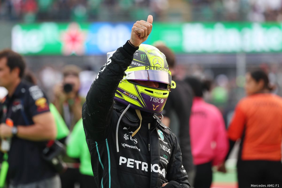 Hamilton trots op Mercedes dit jaar: 'Iedereen in het team is een winnaar'