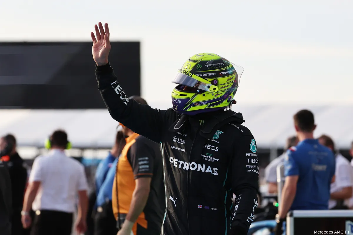 Hamilton over opmerkingen van Alonso: 'Ik moest er wel een beetje om giechelen'