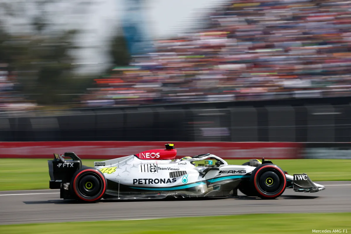 Hamilton wilde softs en wijst naar Mercedes: 'Had die vraag gesteld voor de race'