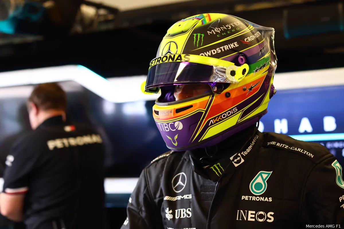 Hamilton blikt terug op moeilijkheden: 'Alsof er een geest in de auto zat'