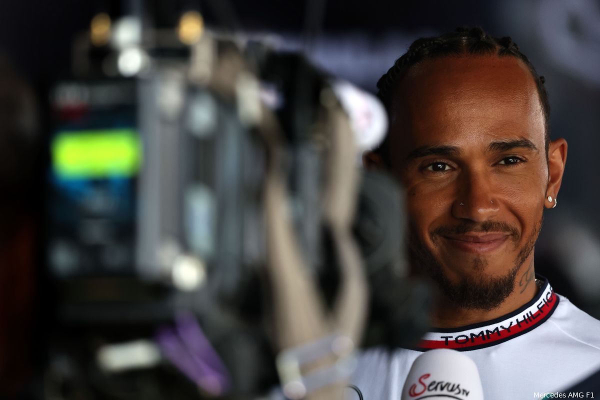 Hamilton onderhandelt met Mercedes: 'Er is geen contact met Ferrari geweest'