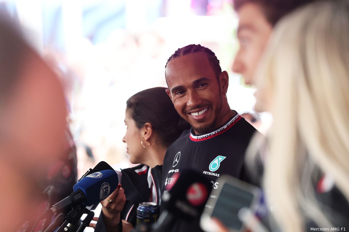Overstap van Hamilton nog altijd mogelijk: 'De pure snelheid van Ferrari is vergelijkbaar met Red Bull'