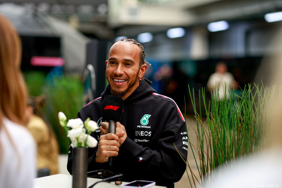 Hamilton 'dankbaar': 'Kunnen op de deur kloppen bij het dominantste team uit dit tijdperk'