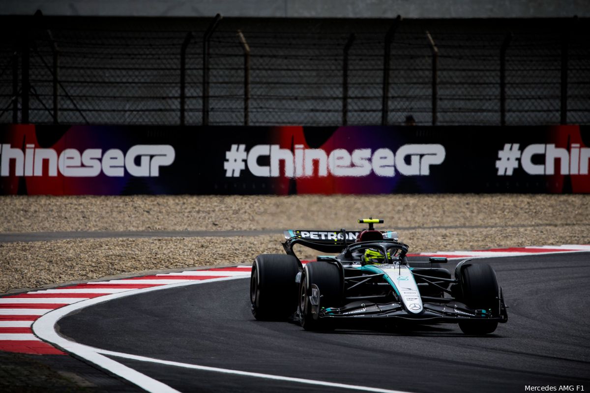 Rosberg ziet wanhoop toeslaan: 'Hamilton heeft Mercedes in een lastige positie gebracht'